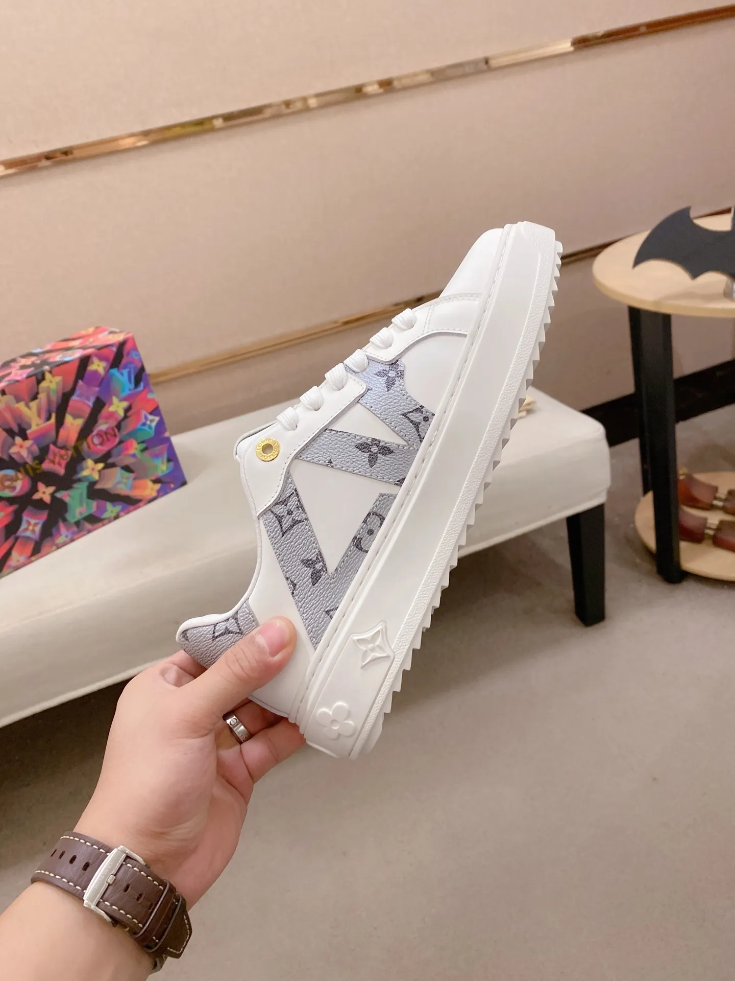 Men's shoes💰: 540💰(Niuli: full package) louis vuitton (Louis Vuitton/lv) top 🔍🔍 new models are on sale at the same time at the counter. The upper 🇮🇹 is imported from Italy, first-layer cowhide, and the lining is fully imported cowhide. 💪💪, completely 1⃣️ to 1 ⃣️Re-engraved🇮🇹💪💪, ⚠Sole: The original sole is specially provided by the original factory, the exclusive movable molded sole is super comfortable, ⚠The original factory follows the order, 🔍🔍high quality, you can enter and exit the counter at will, welcome to compare⚠. Code number:38-44